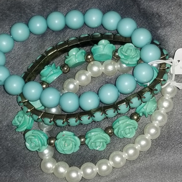 4 Pc Turquoise & Pearl Beaded Bracelet Set - Picture 5 of 5